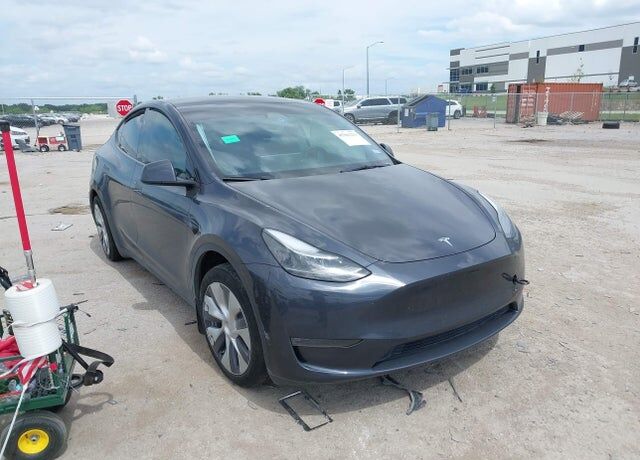 2024 TESLA Model Y