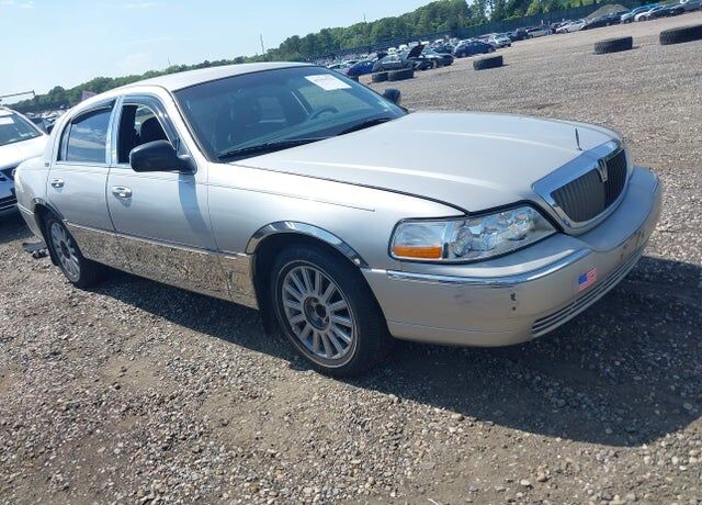 2005 LINCOLN Town Car