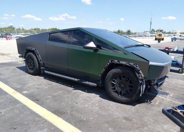2024 TESLA Cybertruck