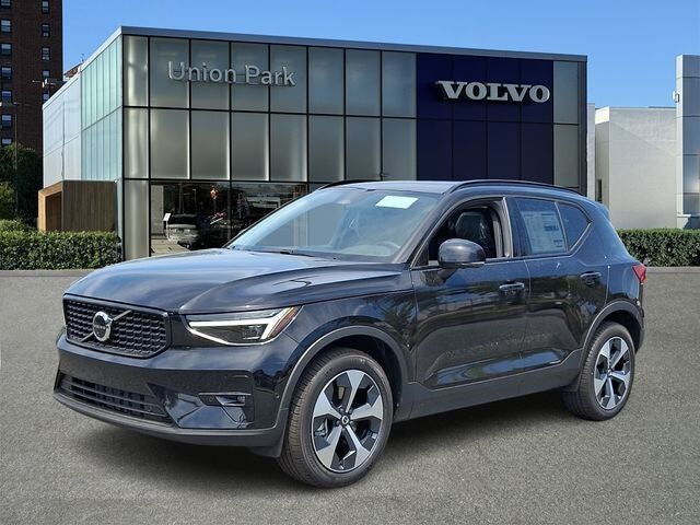 2026 VOLVO XC40