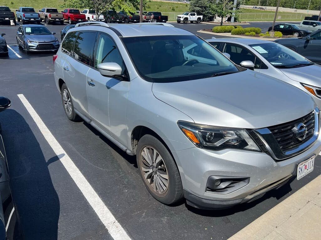 2017 NISSAN Pathfinder