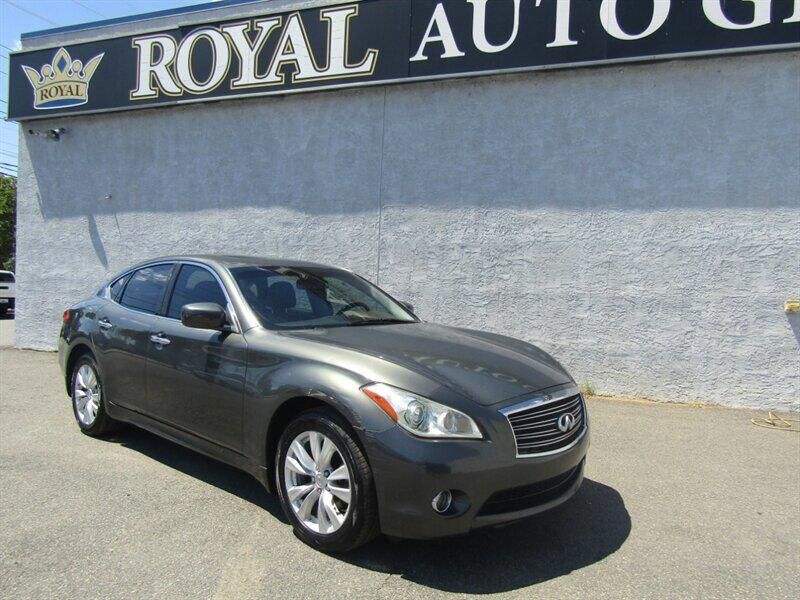 2011 INFINITI M37