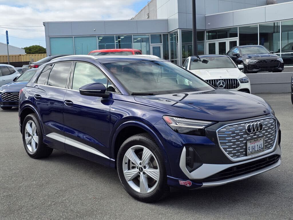 2023 AUDI Q4