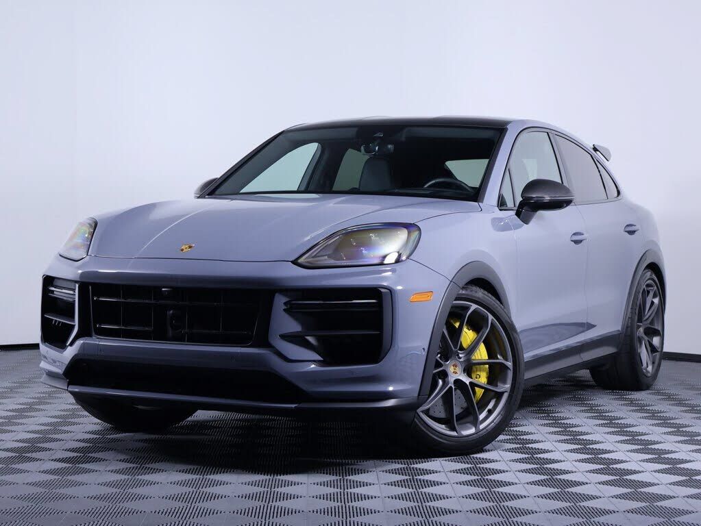 2025 PORSCHE Cayenne