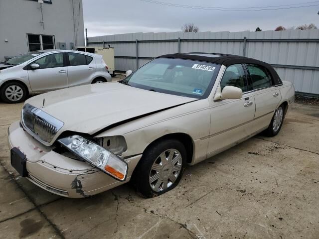 2003 LINCOLN Town Car