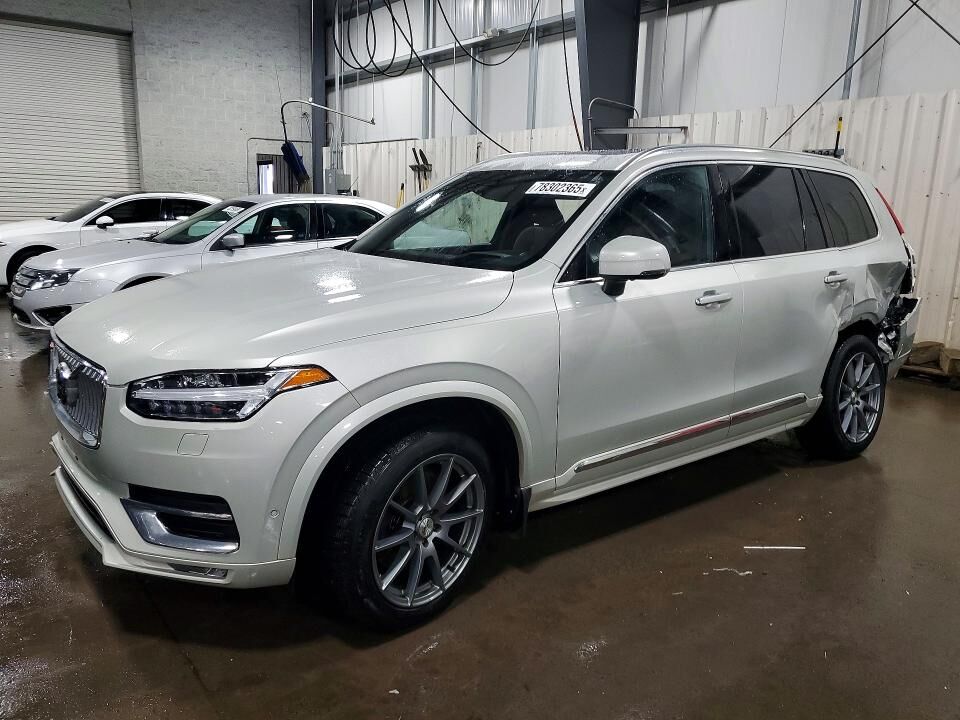 2022 VOLVO XC90
