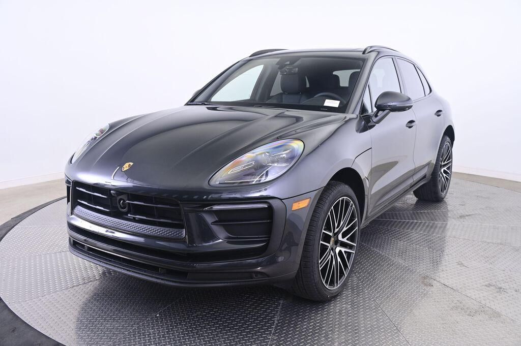 2026 PORSCHE Macan
