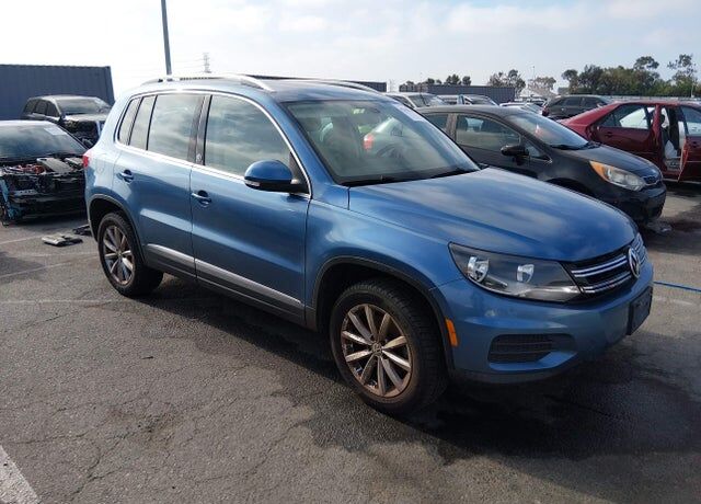 2017 VOLKSWAGEN Tiguan
