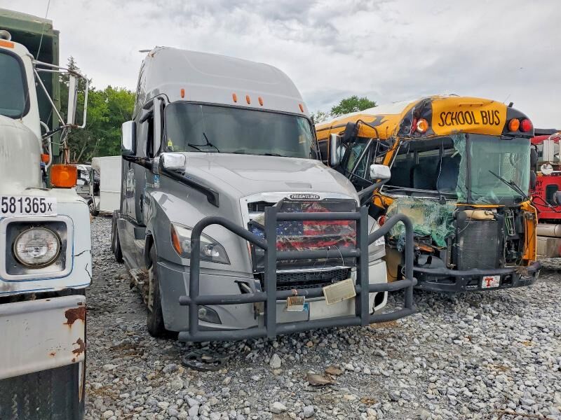 2023 FREIGHTLINER Cascadia