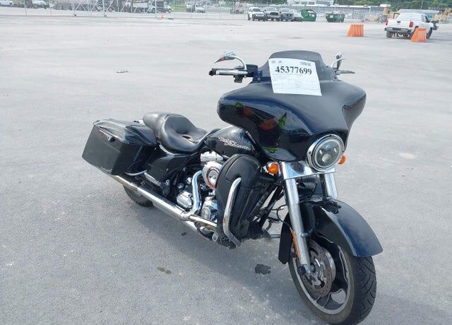 2011 HARLEY DAVIDSON Street Glide