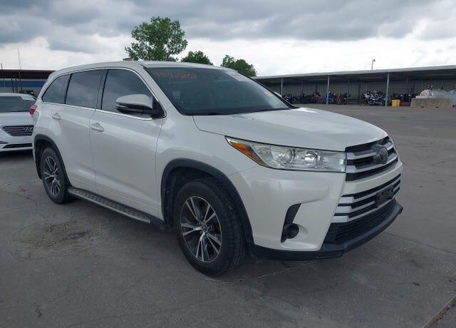 2017 TOYOTA Highlander