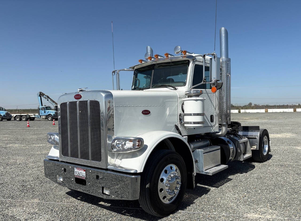 2024 PETERBILT 389