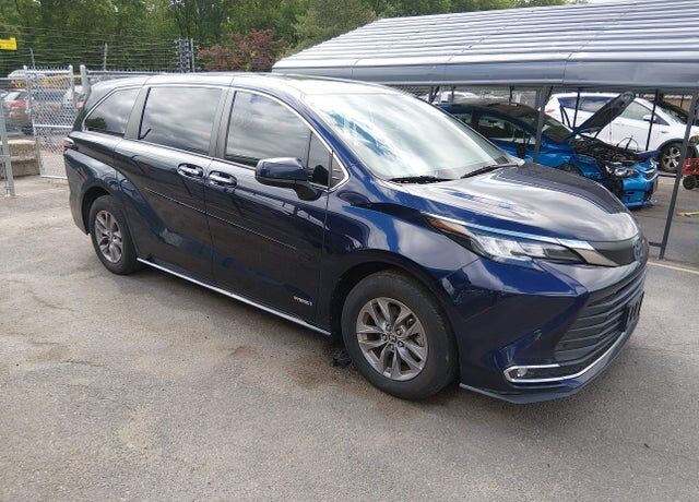 2021 TOYOTA Sienna