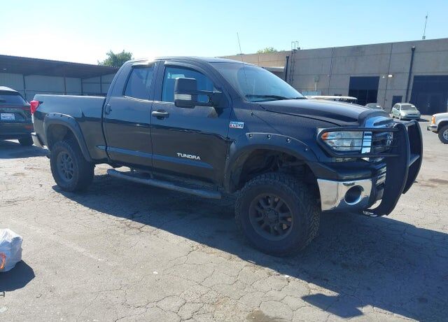 2011 TOYOTA Tundra