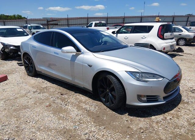 2015 TESLA Model S