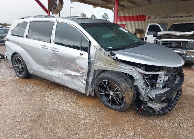 2021 TOYOTA Sienna
