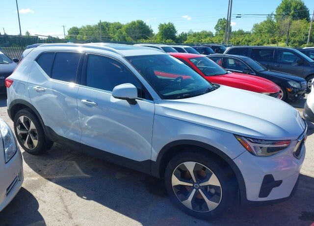 2024 VOLVO XC40