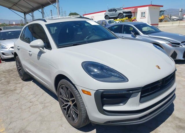 2023 PORSCHE Macan