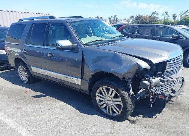 2011 LINCOLN Navigator