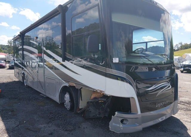 2014 FREIGHTLINER XC-S Straight Rail Rear Engine Motor Home Chassis