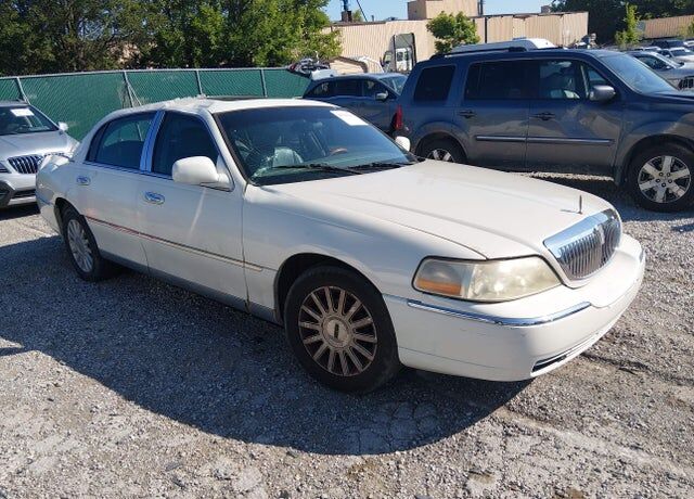 2004 LINCOLN Town Car