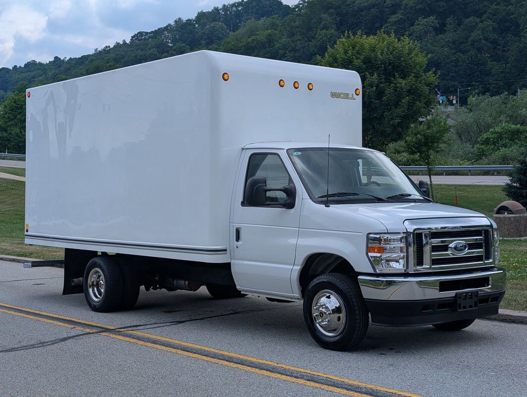2025 FORD E-450