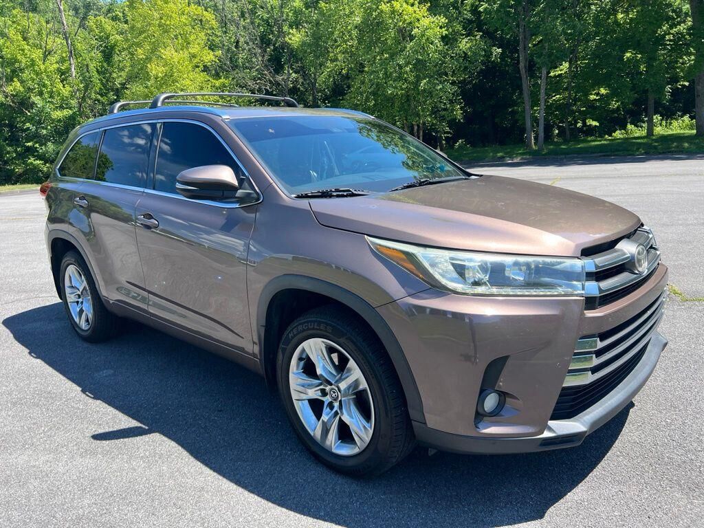 2017 TOYOTA Highlander