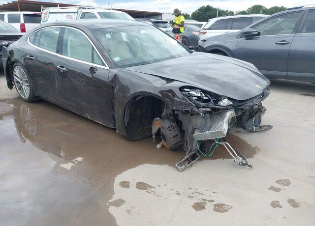 2018 PORSCHE Panamera