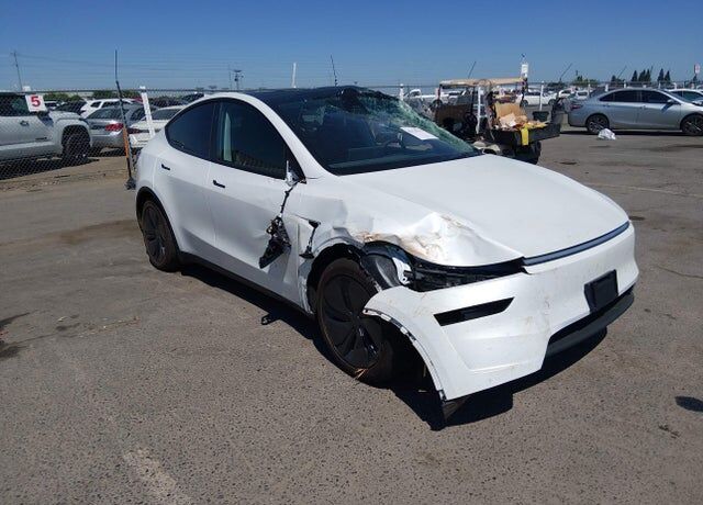 2026 TESLA Model Y