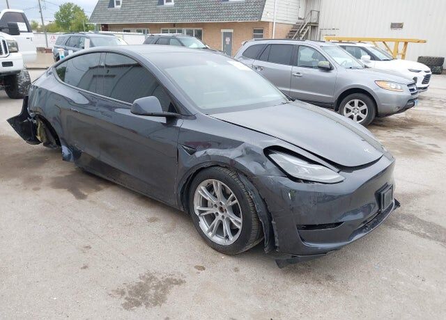 2024 TESLA Model Y