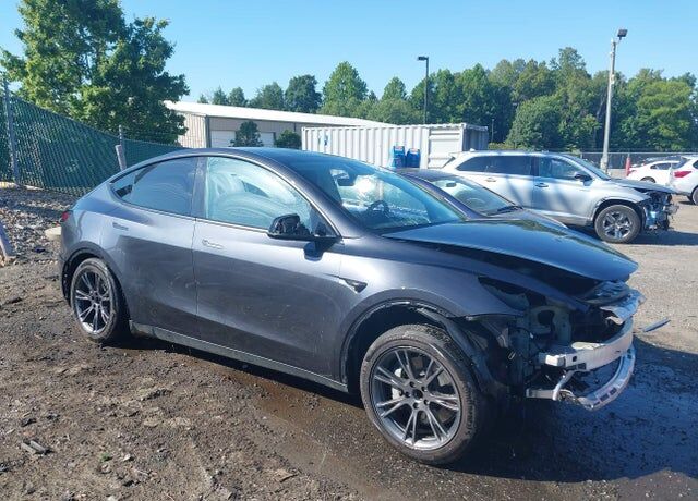 2025 TESLA Model Y