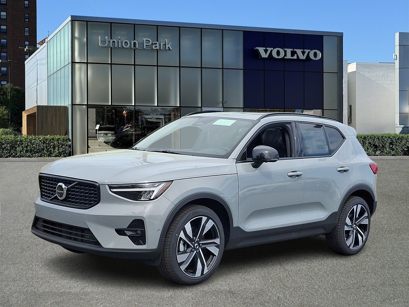 2026 VOLVO XC40