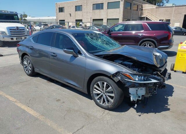 2021 LEXUS ES