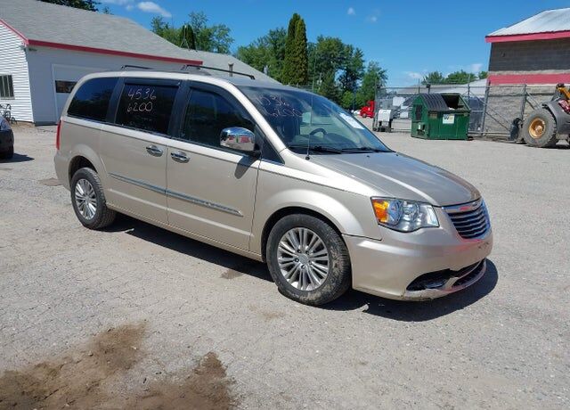 2015 CHRYSLER Town and Country