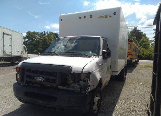 2013 FORD E-450