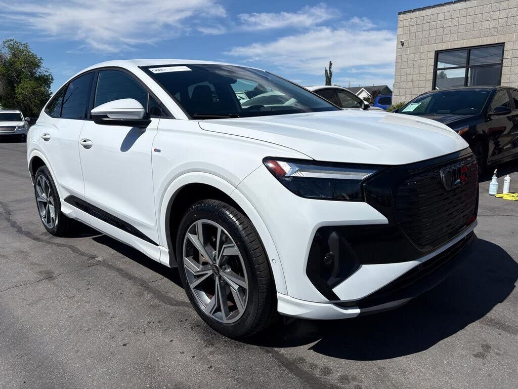 2024 AUDI Q4