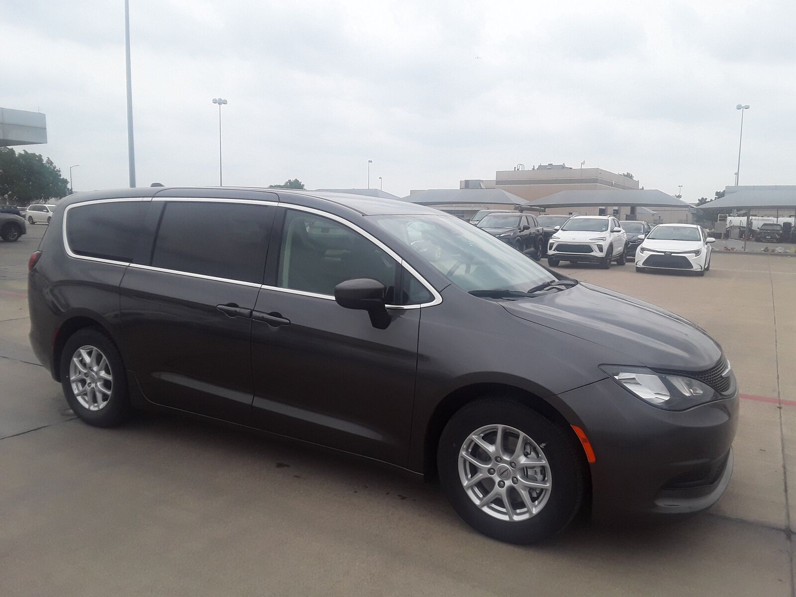 2023 CHRYSLER Voyager