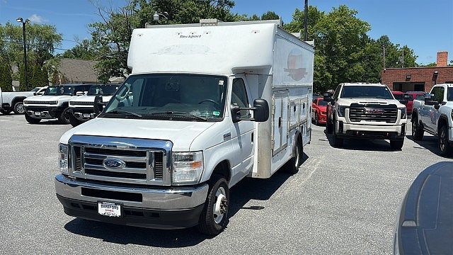 2021 FORD E-450