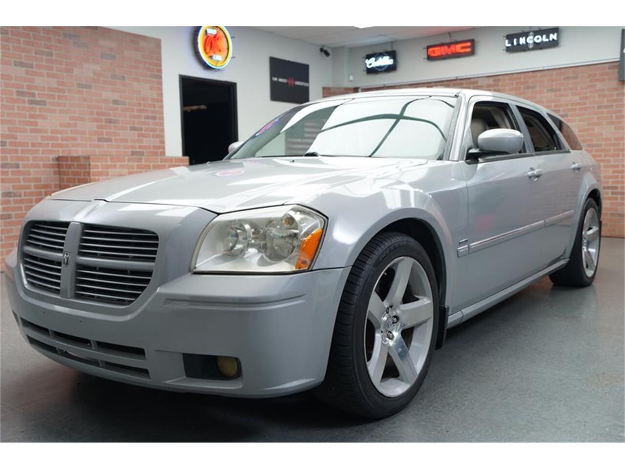 2005 DODGE Magnum
