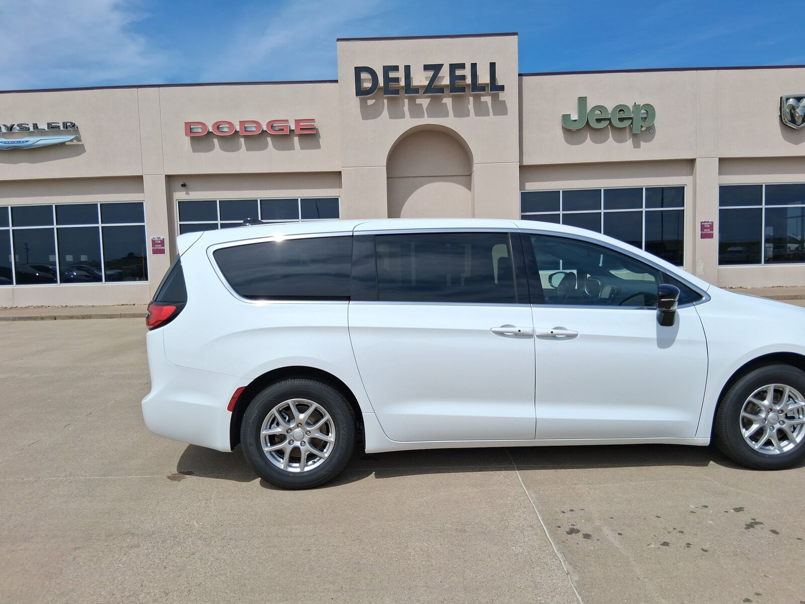 2027 CHRYSLER Pacifica