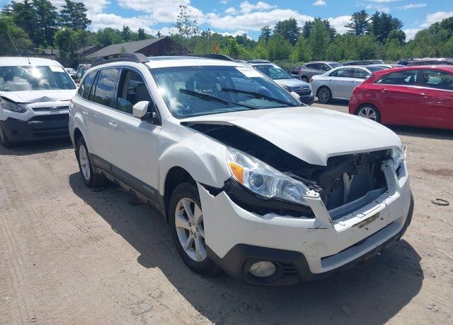 2013 SUBARU Outback