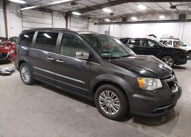 2016 CHRYSLER Town and Country