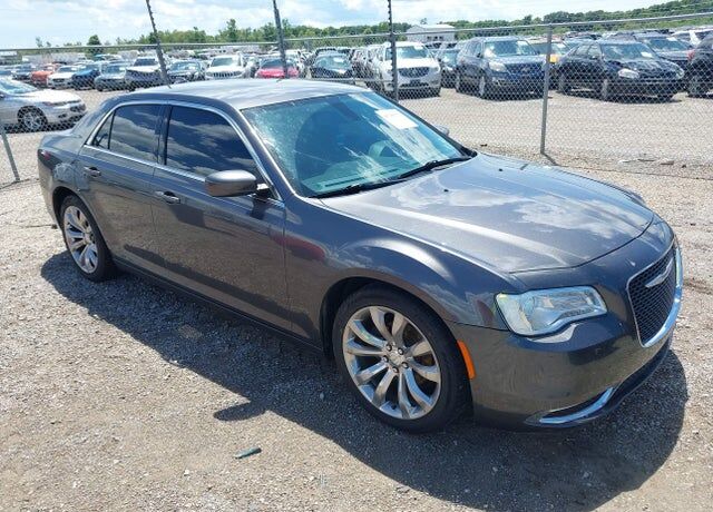 2019 CHRYSLER 300