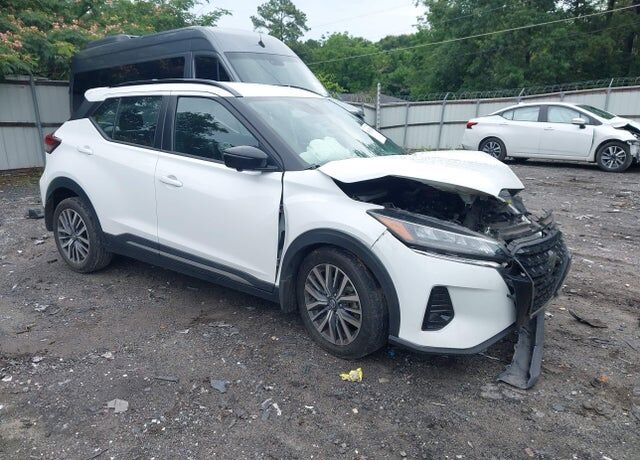 2021 NISSAN Kicks