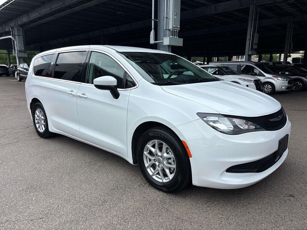 2023 CHRYSLER Voyager