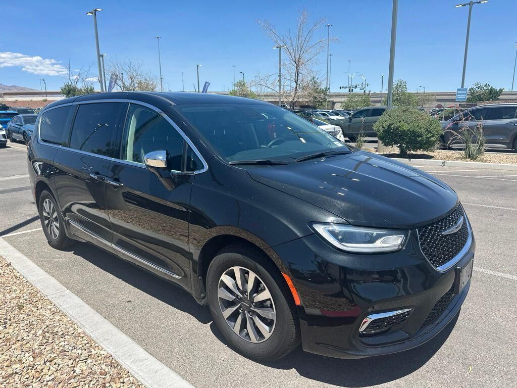 2023 CHRYSLER Pacifica