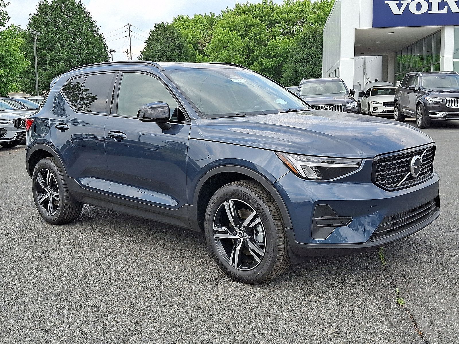 2026 VOLVO XC40