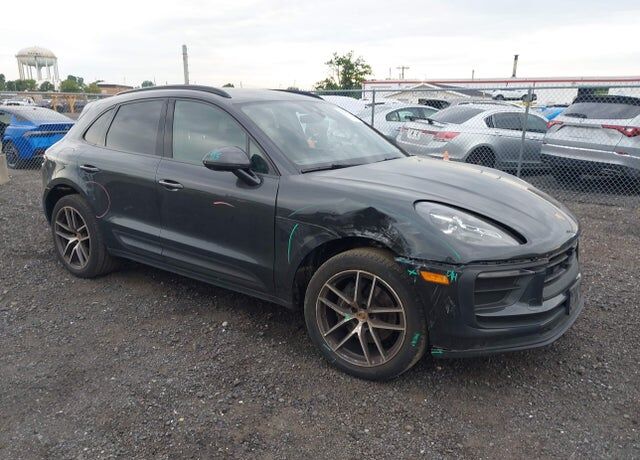 2022 PORSCHE Macan