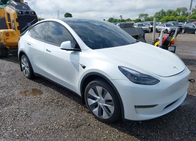 2023 TESLA Model Y