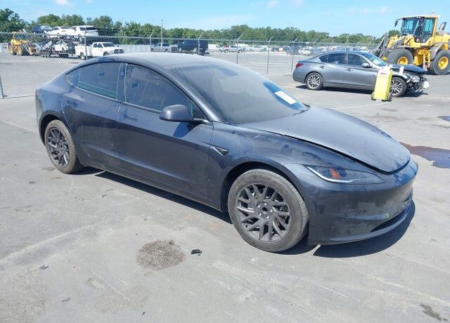 2025 TESLA Model 3